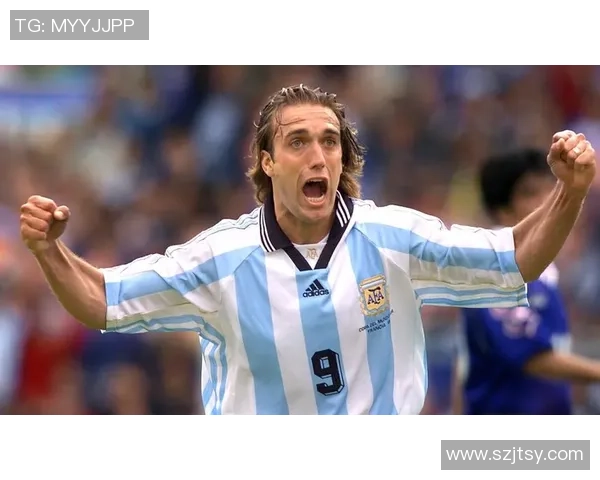 历史足球第一球星：他如何改变了足球的面貌与全球影响力