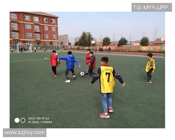 足球巨星闪耀时刻 张贴画带你领略赛场英雄风采